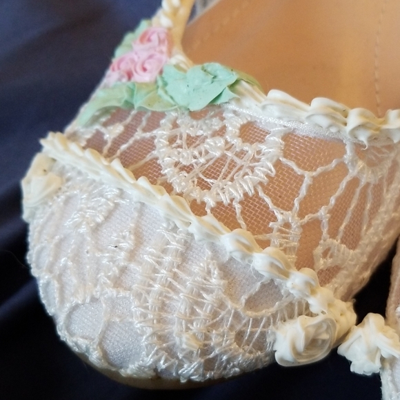 Wedding Cake Lace Flats - Picture 2 of 3